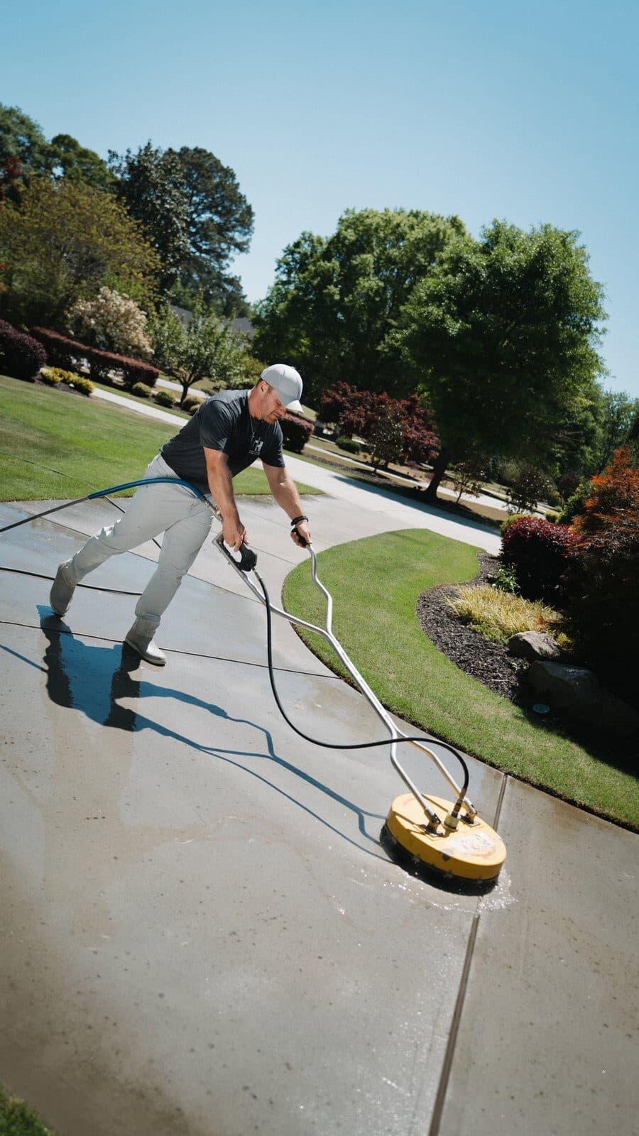 Surface cleaner on a curved driveway